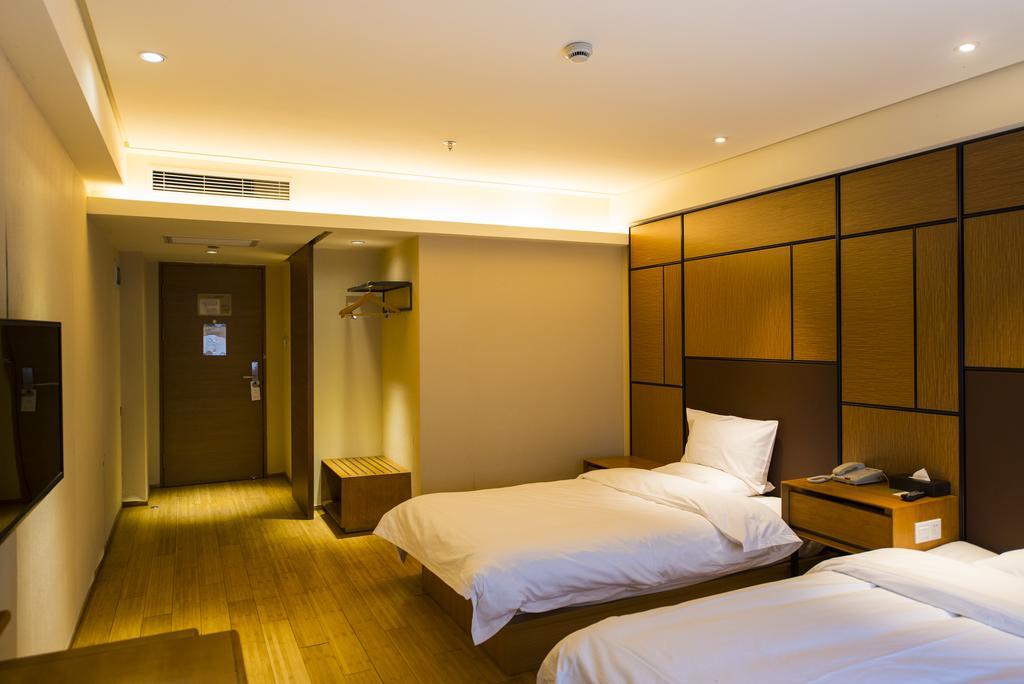 Ji Hotel Wuhan Guanggu Plaza Exterior foto