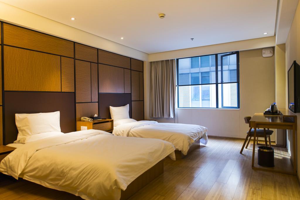 Ji Hotel Wuhan Guanggu Plaza Exterior foto